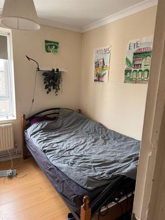 Flat 27, Gough House, Windsor Street, London photo 4