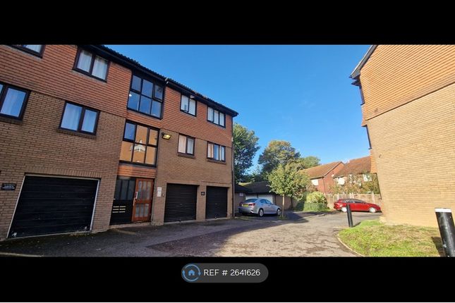 Winchester Close, London photo 2