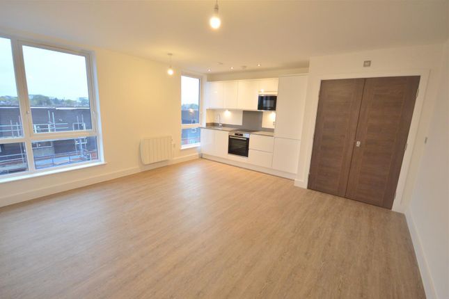 Crossford Court, Sale photo 2