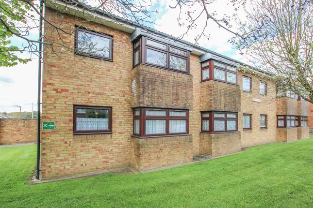 Thumbnail Flat for sale in Crescent Road, Warley, Brentwood