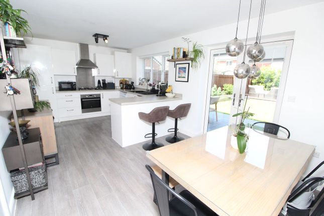 7, Southfield Close, Leicester photo 3