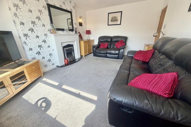 12, Whitehouse Crescent, Leeds photo 4