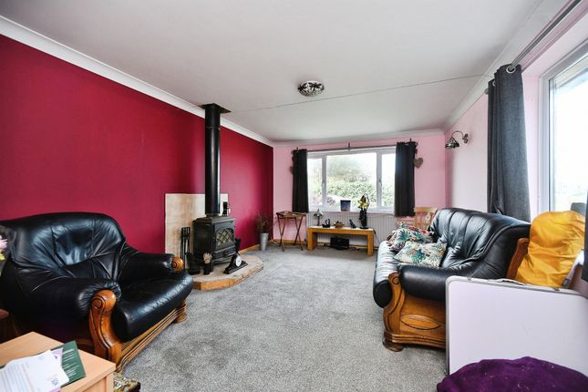 57, Cornwall Avenue, Peacehaven photo 4