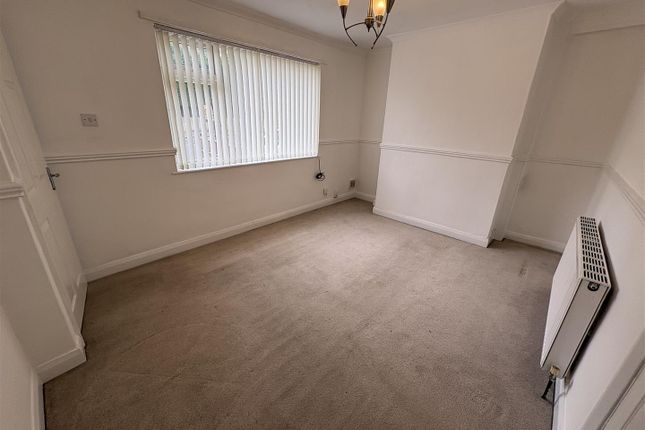5, Southroyd Park, Pudsey photo 2