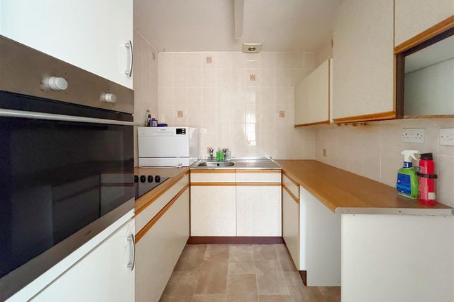 Flat 30, St. Catherines Court, Irvine Road, Littlehampton photo 4