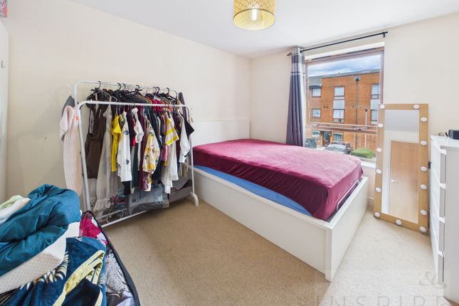 43 Commonwealth Drive, Crawley photo 2