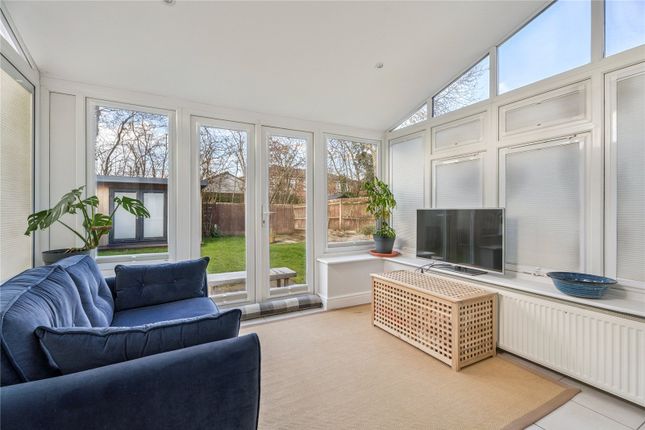 31, Groves Way, Buckinghamshire photo 4