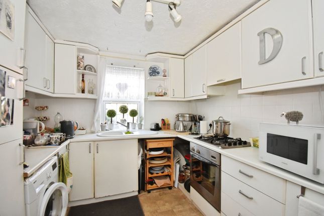 38, Rossan Avenue, Southampton photo 2