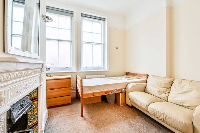 Flat for sale in Glyn Mansions, Olympia, London