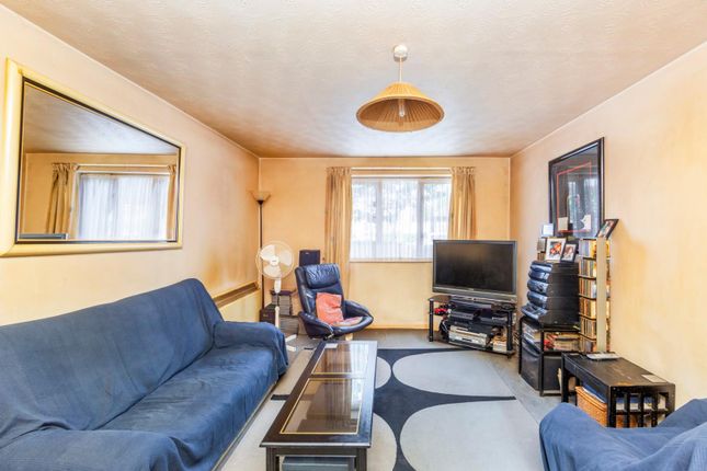 Flat for sale in Campbell Gordon Way, London