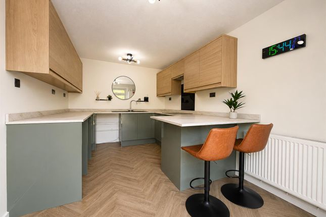 40, King Arthur Close, Cheltenham photo 2