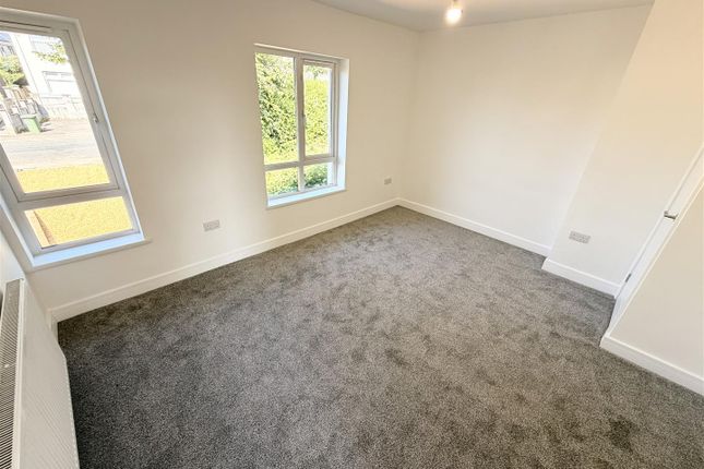 24, Heolddu Grove, Bargoed photo 5