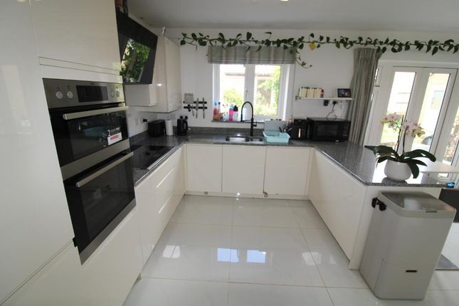 1, Perry Close, Milton Keynes photo 3