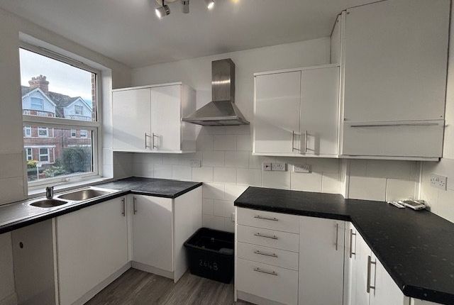Flat B, 264 Cheriton Road, Folkestone photo 3