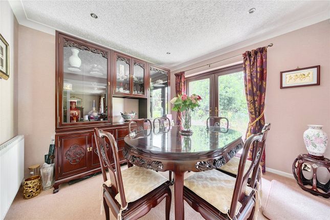 18, Regency Park Road, West Yorkshire photo 4