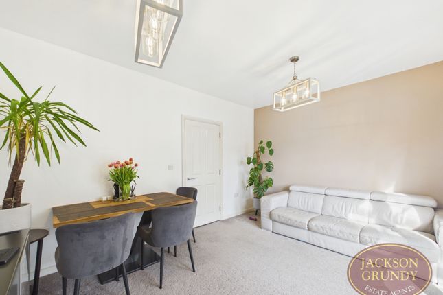 4, Alwyn Walk, Northampton photo 3