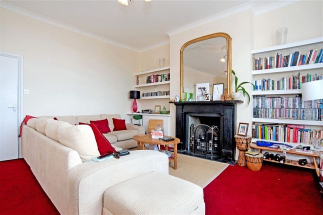 Flat to rent in Bloomfield Road, Highgate