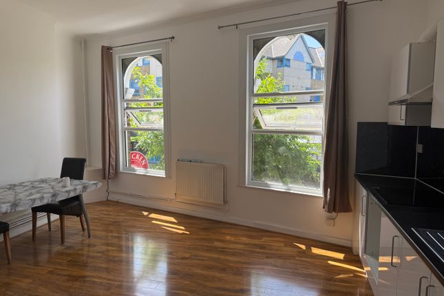 Studio house on 53A, London, £1,200/mo