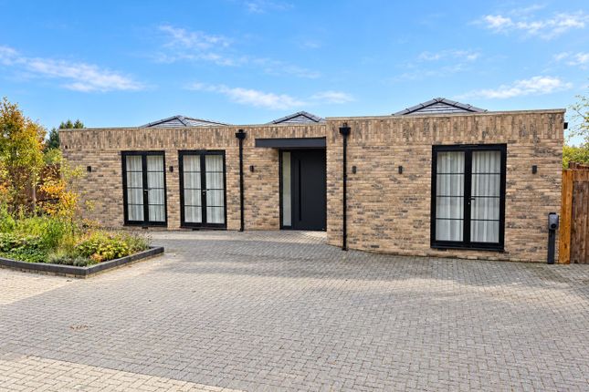 4 Bedroom Bungalow in EN5 3DT