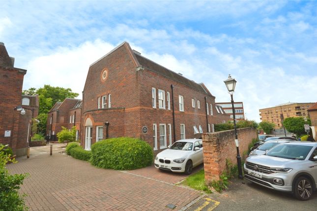 Thumbnail Flat for sale in Oxford Road, Aylesbury