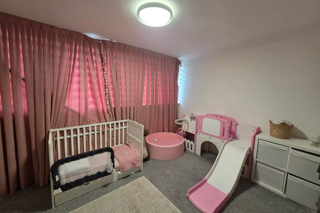 Clement Close, London photo 3