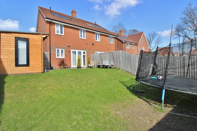 34, Draper Road, Fareham photo 2