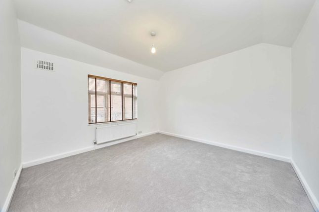 Flat E, 9, Hopton Road, London photo 3