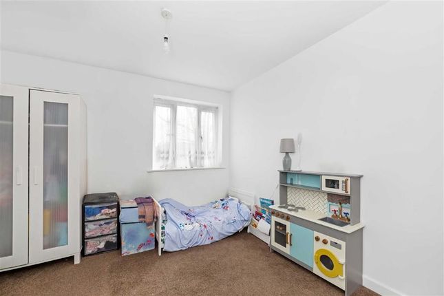 Flat for sale in Chalkstone Close, Welling