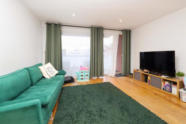 5 Crown Apartments, Westholme Gardens, Ruislip photo 2