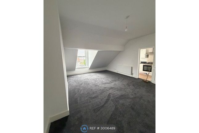 Flat     Penkett Road, Wallasey, Wirral photo 5