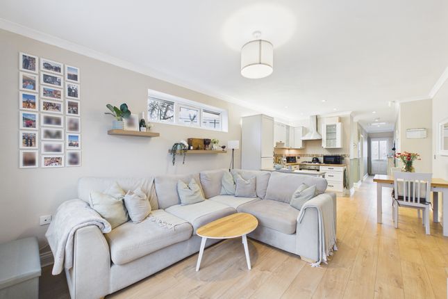 16b Marlow Road, Stokenchurch photo 2