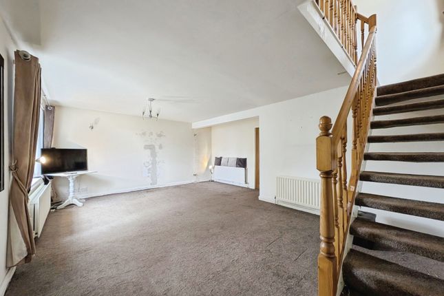 53, Castleway, Tyne and Wear photo 2