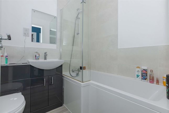 Flat 3, Columbia House, Romany Road, Worthing photo 4