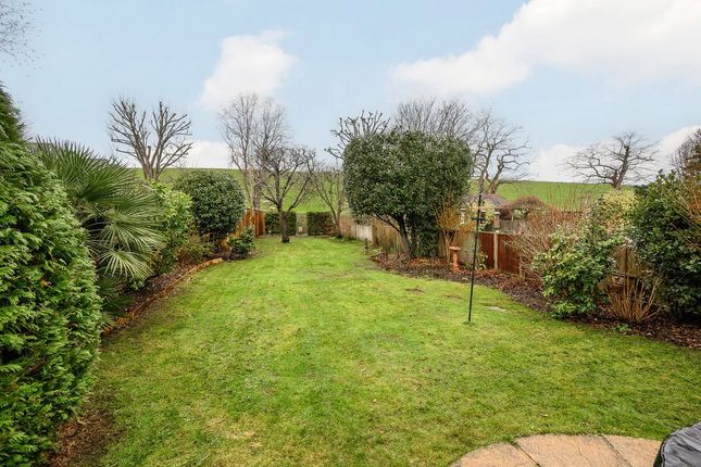 9, Weston Avenue, West Molesey photo 2
