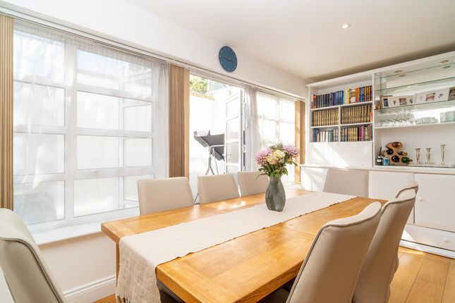 Flat Flat 1, 37, Ashley Lane, London photo 3