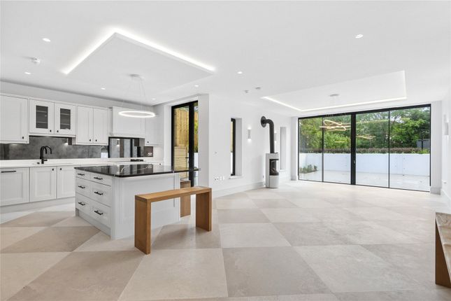 Sheridan, 19, Mizen Close, Surrey photo 3
