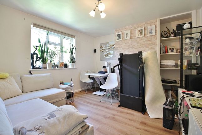 88 Beech Avenue, Brentford photo 4