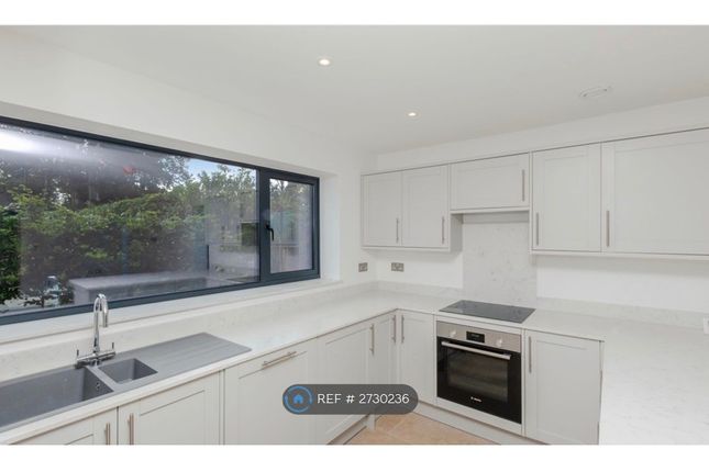 Flat  Craigmore Hall, Crowborough Crowborough Hill, Crowborough photo 5