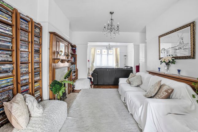 23 Wadham Avenue, London photo 4