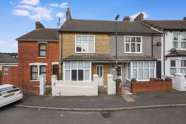 Thumbnail Terraced house for sale in Victoria Road, Chatham