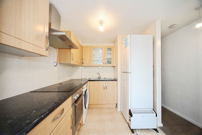 137, Copenhagen Close, Luton photo 4