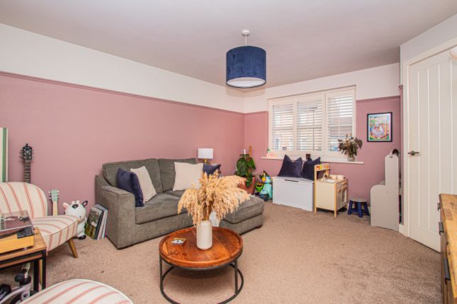 30, Harrington Road, Wellingborough photo 4