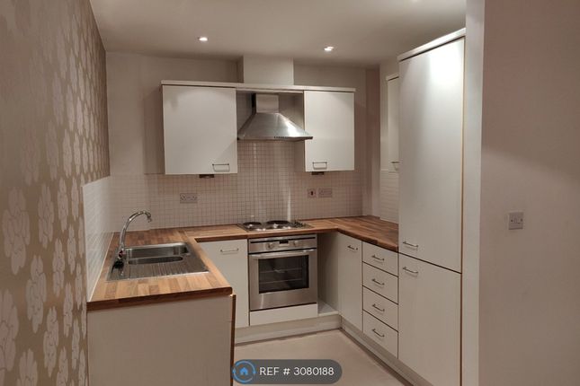 Challenge Court Langhorn Drive, Twickenham photo 3