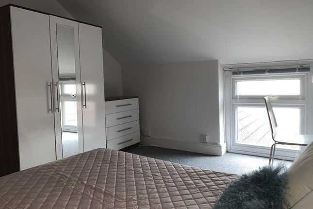 Thumbnail Room to rent in Gwydr Crescent, Uplands, Swansea