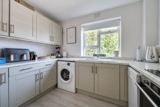 4, Sussex Lodge, Courtlands, Maidenhead photo 2