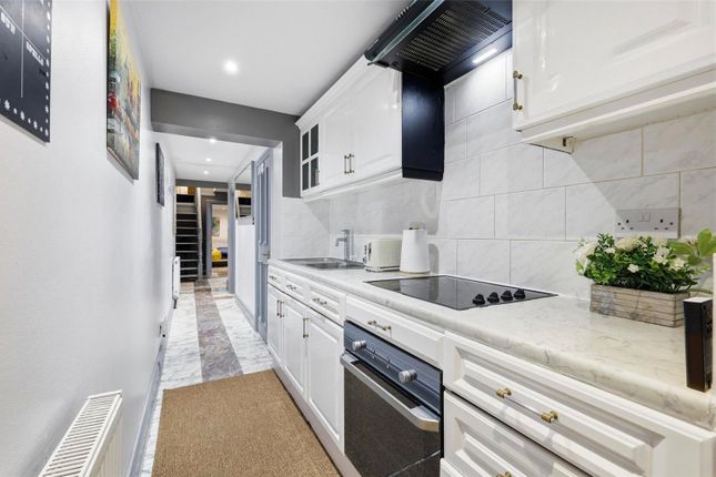 Flat 1, 30, Upper Berkeley Street, London photo 4