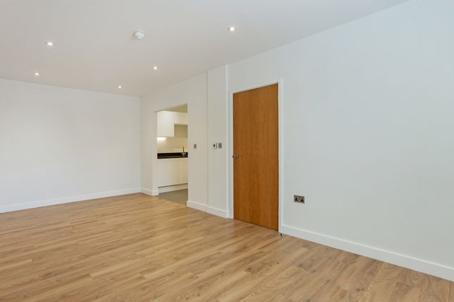 Flat 4, Alexandra Court 25A, St. Leonards Road, Windsor photo 4