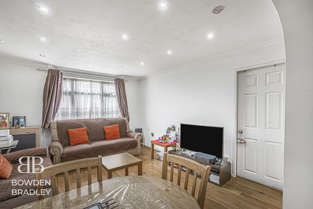 5 Mossford Court, Hatfield Close, Barkingside photo 2