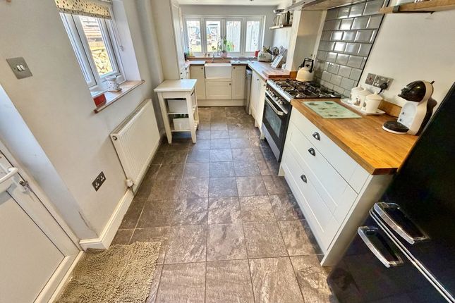 35, Camborne Grove, Yeovil photo 2