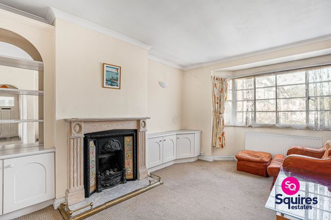 30 The Lindens Friern Park, London photo 2